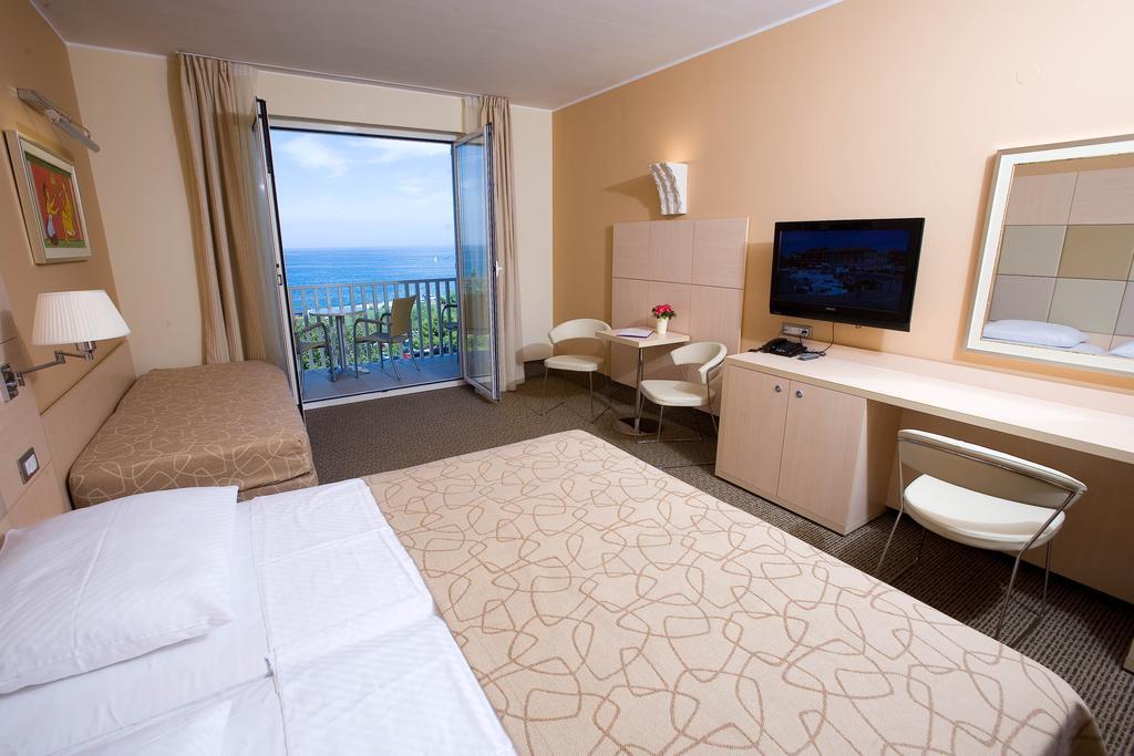 Hotel Mirta - San Simon Resort Izola Room photo